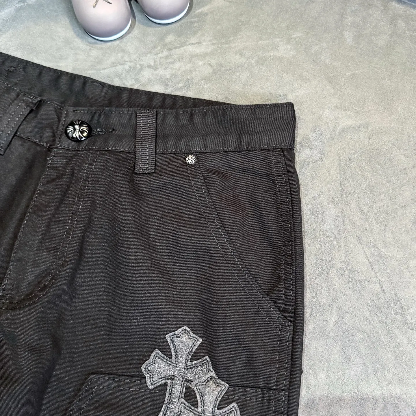 P270 Chrome Hearts Leopard Print Jeans with Black Leather and Wooden Leather Elements Washed Jeans Authentically Restore the Ultimate Vintage Texture Three-Dimensional Fit Loose and Comfortable Not Slimming Appearing Tall and Slim Made by Manufacturers Original Quality Control Same Style for Men and Women Can Be Matched with Couples Versatile Recommendations Must-Have Jeans for All Seasons Fashionistas Have Been Disappointed From the Quality Selection of Fabrics, Cutting of Details, and Matching of Patterns, Everything Is Impeccable! The upper body is so handsome when worn...it can be easily worn by men, women and children! The craftsmanship is made of heavy-duty washed pure cotton denim fabric. After washing, it is soft and thick and looks very stylish when worn. Color: black Size: 28 30 32 34 36